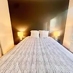 Sunny 2-room Apartment, Terrace, Garden * 안시