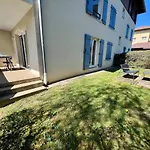 Sunny 2-room Apartment, Terrace, Garden 아파트