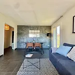 Sunny 2-room Apartment, Terrace, Garden 안시