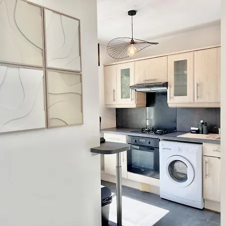 Daire Sunny 2-room Apartment, Terrace, Garden *