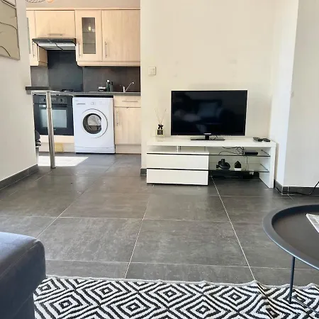 Sunny 2-room Apartment, Terrace, Garden Lejlighed