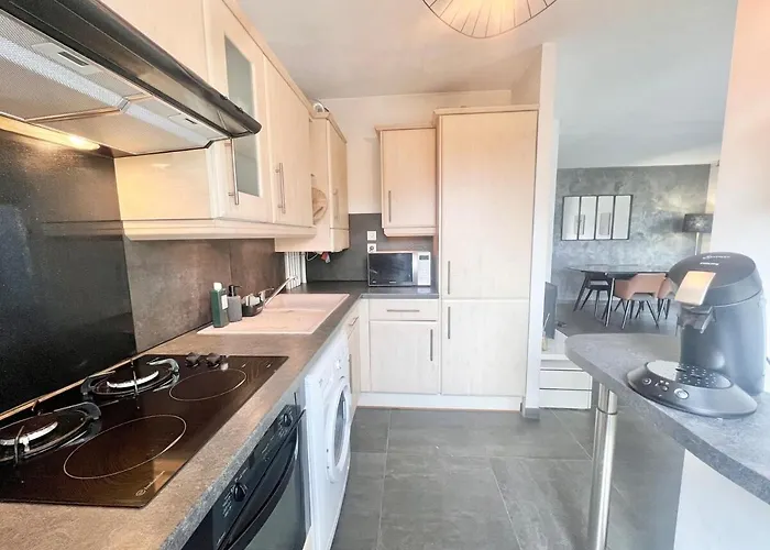 Daire Sunny 2-room Apartment, Terrace, Garden *