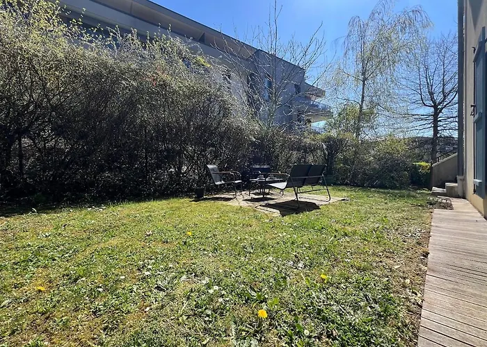 Sunny 2-room Apartment, Terrace, Garden Daire *