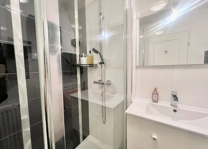 Sunny 2-room Apartment, Terrace, Garden Daire *